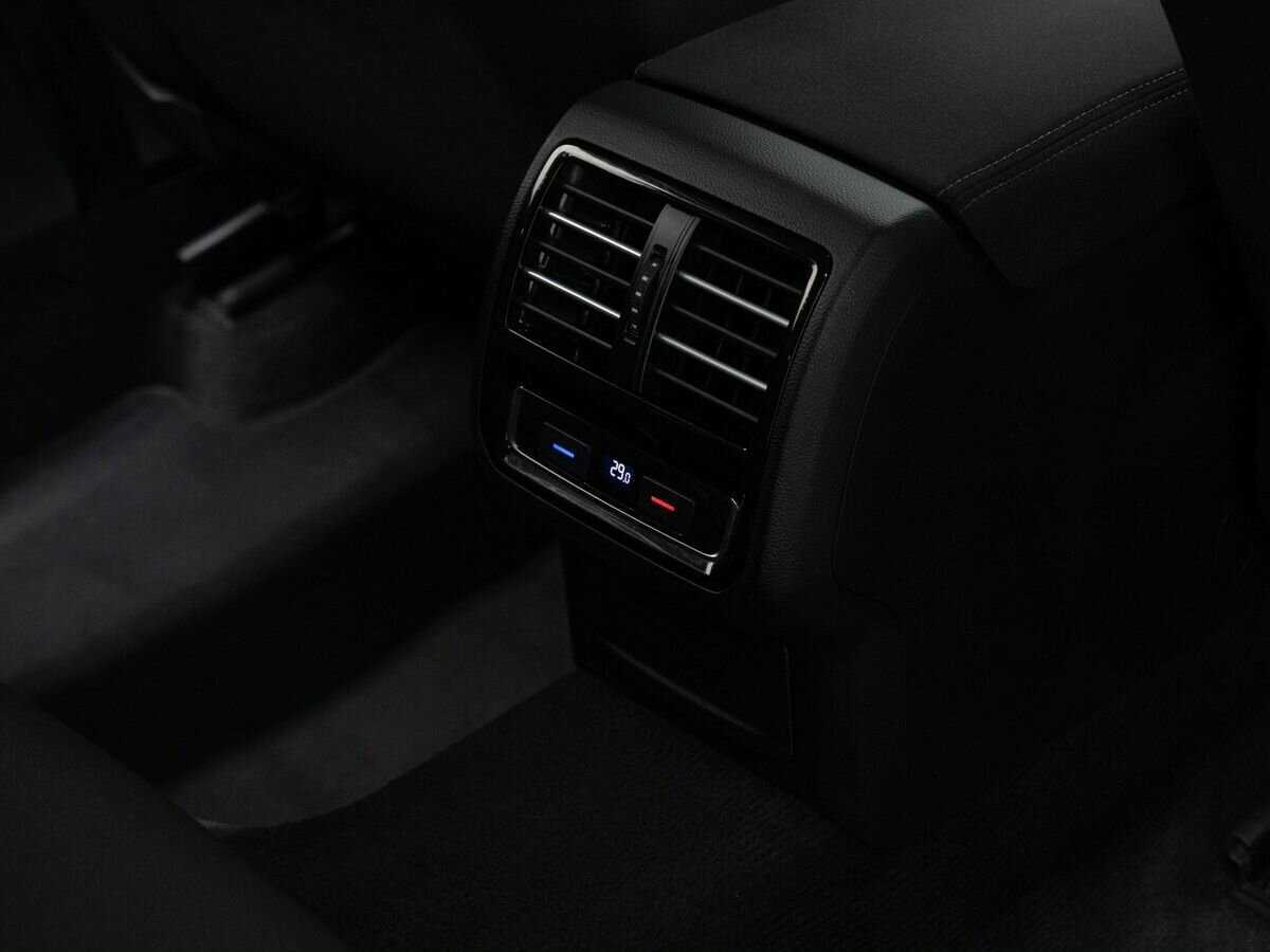 Купить Volkswagen Passat, 2018, 225 564 км, фото №10